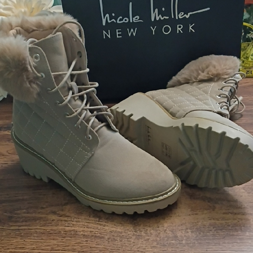 Nicole Miller Tan Boots with Fur Tops And Rugged Sole Size 9